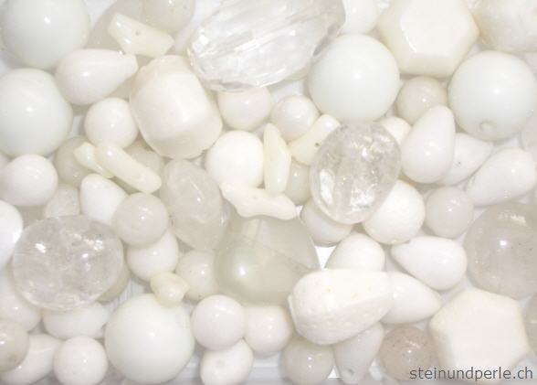 Edle weisse Schmucksteine