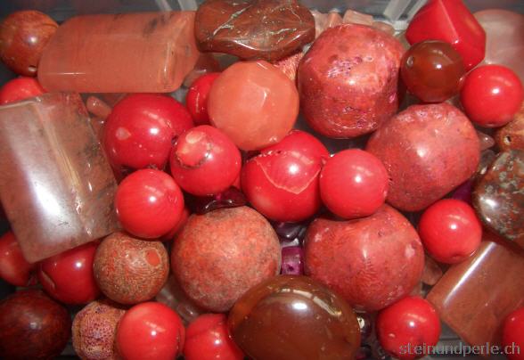 Verschiedene rote Schmucksteine