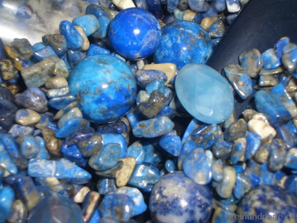 Schöne blaue Schmucksteine